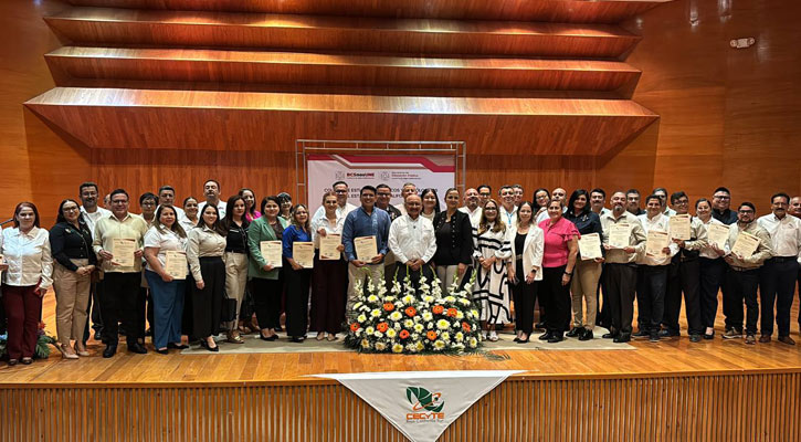 Entregó Cecyte BCS nombramientos de homologación y renivelación salarial a más de 150 docentes Entregó Cecyte BCS nombramientos de homologación y renivelación salarial a más de 150 docentes