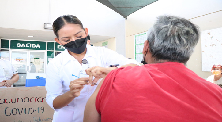 Aplican vacuna contra el Covid-19 a grupos con factores de riego en unidades estatales de salud en BCS Aplican vacuna contra el Covid-19 a grupos con factores de riego en unidades estatales de salud en BCS