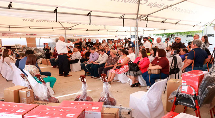 Entregó gobierno de BCS y SEDIF equipamiento y materiales para Casas de Día