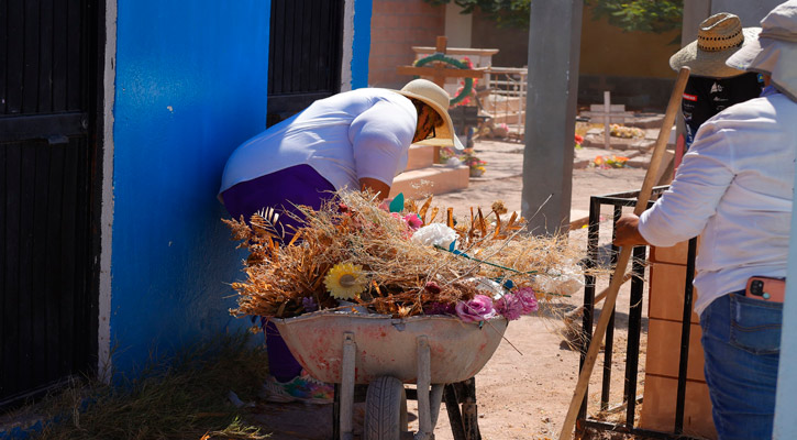 Emprenden jornada de limpieza en panteones de Loreto Emprenden jornada de limpieza en panteones de Loreto