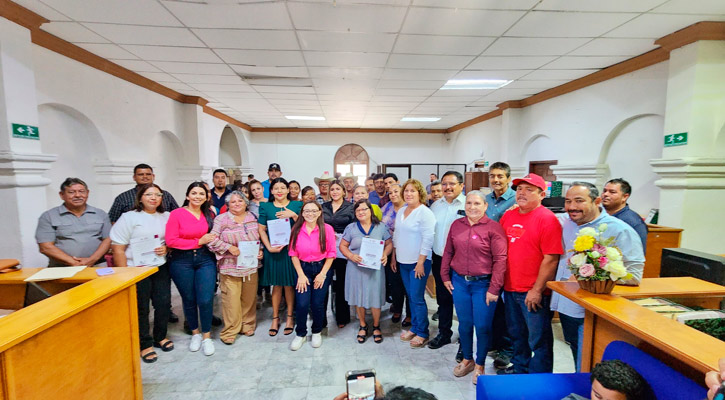 Toman protesta Subdelegados y representantes de comunidades rurales de Loreto Toman protesta Subdelegados y representantes de comunidades rurales de Loreto