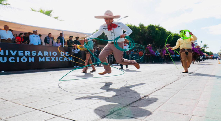 Conmemoró con desfile cívico-deportivo el Gobernador el CXIV Aniversario de la Revolución Mexicana Conmemoró con desfile cívico-deportivo el Gobernador el CXIV Aniversario de la Revolución Mexicana