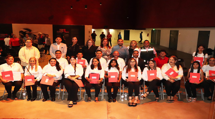 Entregan 31 certificados a igual número de graduados de la Preparatoria Abierta en CSL Entregan 31 certificados a igual número de graduados de la Preparatoria Abierta en CSL