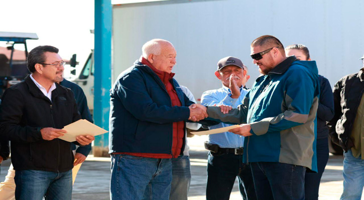 Entregó el Gobernador de BCS nueva planta desalinizadora en Isla Natividad Entregó el Gobernador de BCS nueva planta desalinizadora en Isla Natividad