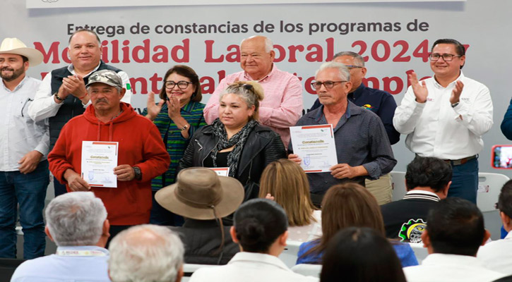 Entregó el Gobernador constancias a trabajadores agrícolas temporales y apoyos para el autoempleo en Comondú