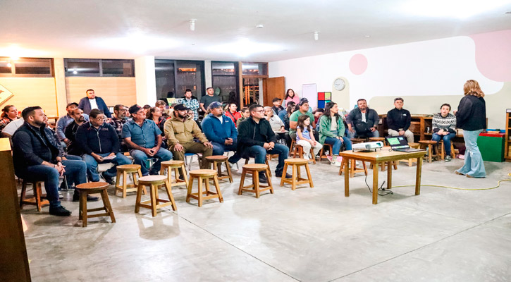 Capacitan sobre manejo de residuos al personal de Zofemat Los Cabos