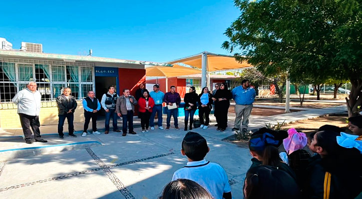 Entregó SEDIF desayunador caliente a primaria de La Paz