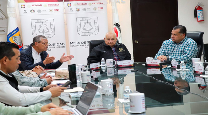 “Suman esfuerzos gobiernos de BCS y federal para rehabilitar carreteras”: Víctor Castro “Suman esfuerzos gobiernos de BCS y federal para rehabilitar carreteras”: Víctor Castro