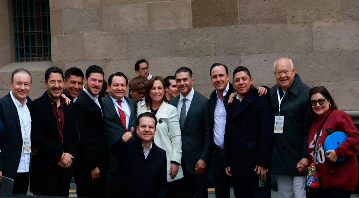 Acompañó el Gobernador de BCS a la presidenta Claudia Sheinbaum al informe de 100 días de gobierno Acompañó el Gobernador de BCS a la presidenta Claudia Sheinbaum al informe de 100 días de gobierno