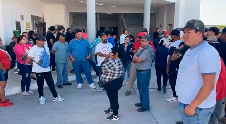 Impiden trabajar en Carnaval La Paz 2025 a ambulantes foráneos sin permiso; estos se manifiestan Impiden trabajar en Carnaval La Paz 2025 a ambulantes foráneos sin permiso; estos se manifiestan