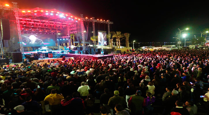 Coronaron al Rey de Alegría y Reina de la Juventud del Carnaval La Paz 2025 Coronaron al Rey de Alegría y Reina de la Juventud del Carnaval La Paz 2025