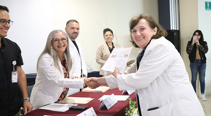 Reconoce gobierno de BCS a médicos que desempeñan labores docentes en el hospital Salvatierra Reconoce gobierno de BCS a médicos que desempeñan labores docentes en el hospital Salvatierra