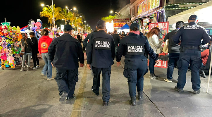 Detienen a 3 personas, 4 se desmayaron y clausuraron un negocio en el segundo día del Carnaval La Paz 2025 Detienen a 3 personas, 4 se desmayaron y clausuraron un negocio en el segundo día del Carnaval La Paz 2025