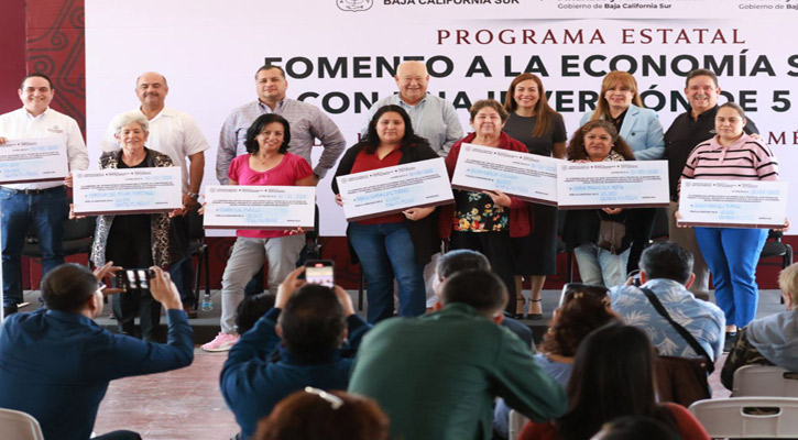 Entregó el Gobernador apoyos a micro empresas Entregó el Gobernador apoyos a micro empresas