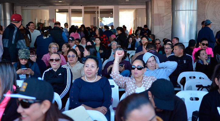 Gobierno de BCS hará oferta de incremento salarial a burócratas; paro de labores este viernes