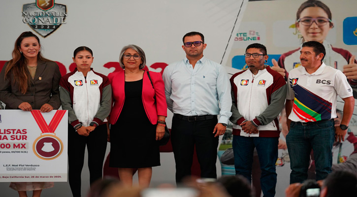 Recibieron 38 atletas y 13 entrenadores de Los Cabos estímulo económico
