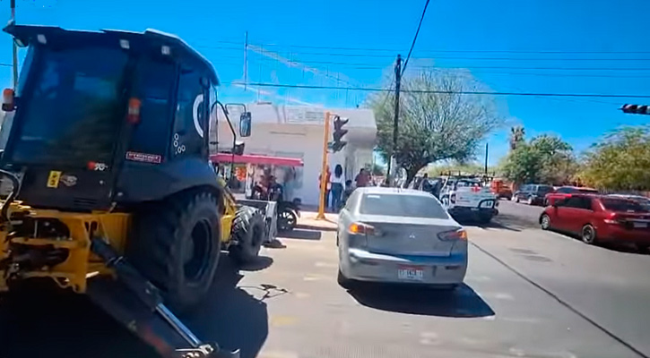 Sindicalizados del Oomsapas de La Paz bloquean calle frente a oficinas de Dirección General