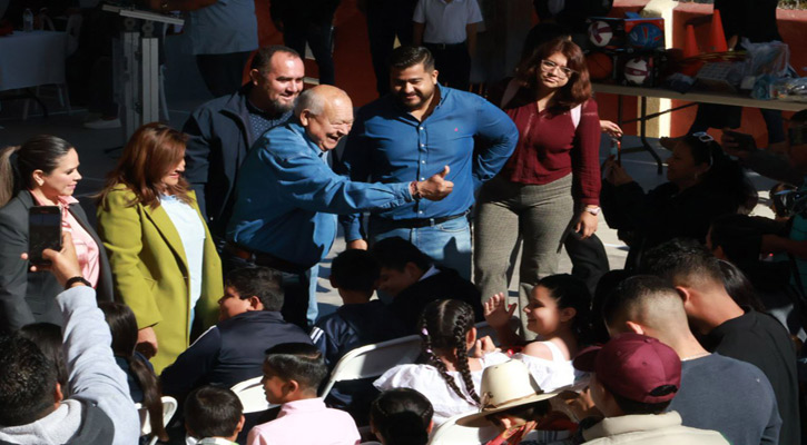Arrancó Víctor Castro el programa Escuelas con Cambio en Los Cabos Arrancó Víctor Castro el programa Escuelas con Cambio en Los Cabos
