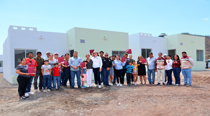 Entrega gobierno de BCS 71 acciones de vivienda en Comondú, Loreto y Mulegé