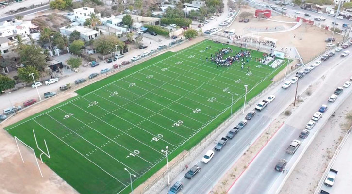 Entregó Alcalde de Los Cabos empastado en cancha de futbol americano en SJC, se invirtieron más de 14 mdp