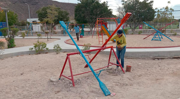 Dan mantenimiento a más de 30 parques y espacios al aire libre en La Paz