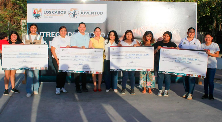 Entregó Ayuntamiento de Los Cabos apoyos económicos a madres jóvenes