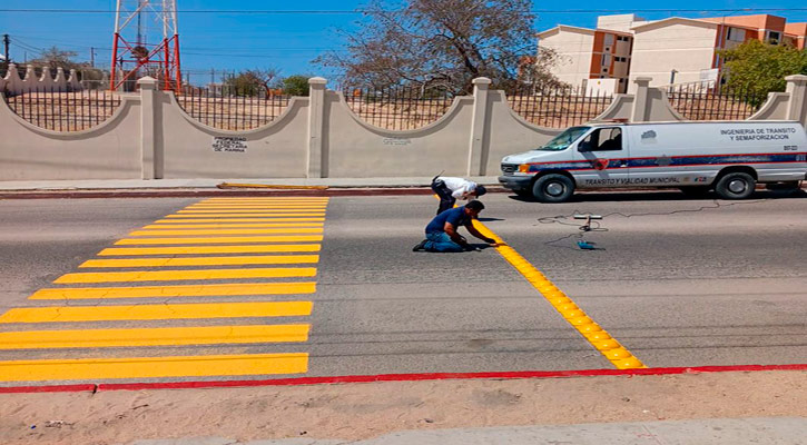 Instalan reductores de velocidad y pintan pasos peatonales en calles de SJC y CSL