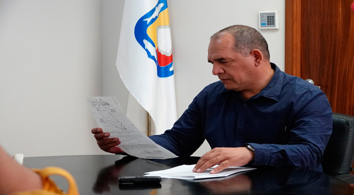Se compromete el Procurador en funciones a investigar denuncias presentadas por fraude contra inmobiliaria en La Paz