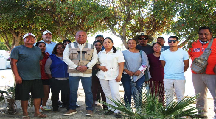 Solicitan servicio de energía eléctrica atienden a vecinos de la colonia Altos de Miranda, en Cabo San Lucas