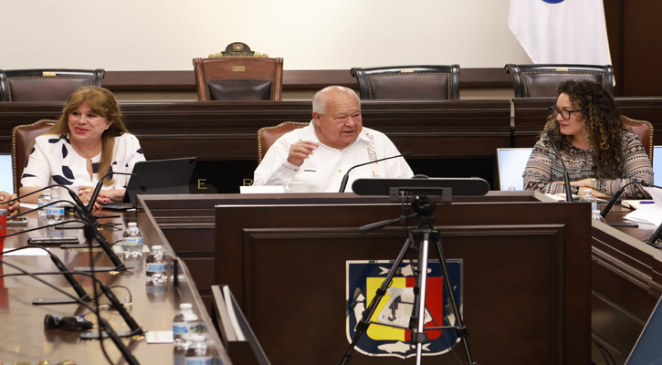 Acuerdan Gobernador de BCS y Semanart priorizar a prestadores locales en la temporada de avistamiento de tiburón ballena