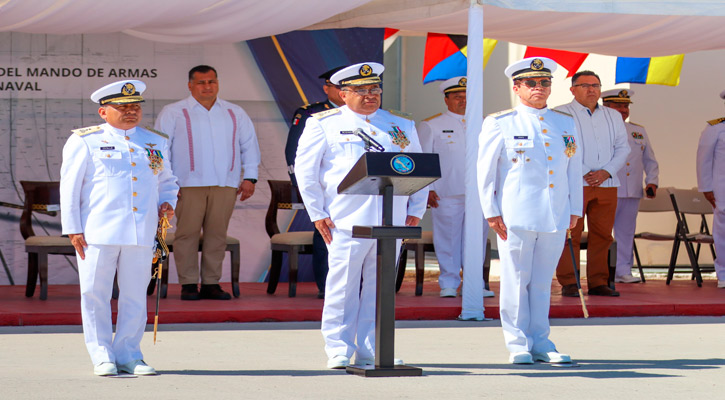 Asiste el secretario general de gobierno de BCS, al cambio de mando de la Comandancia de la Cuarta Zona Naval