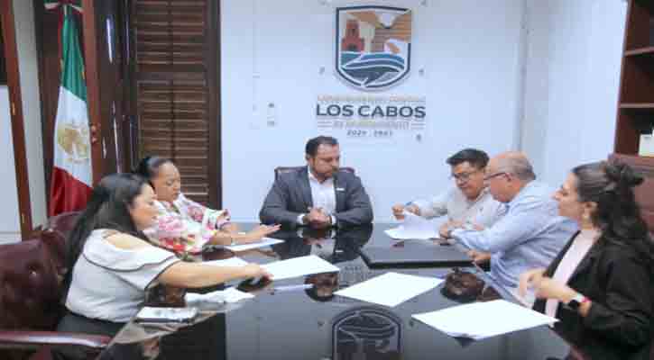 Firman escrituras para construcción del Centro de Atención Integral a Mujeres en CSL