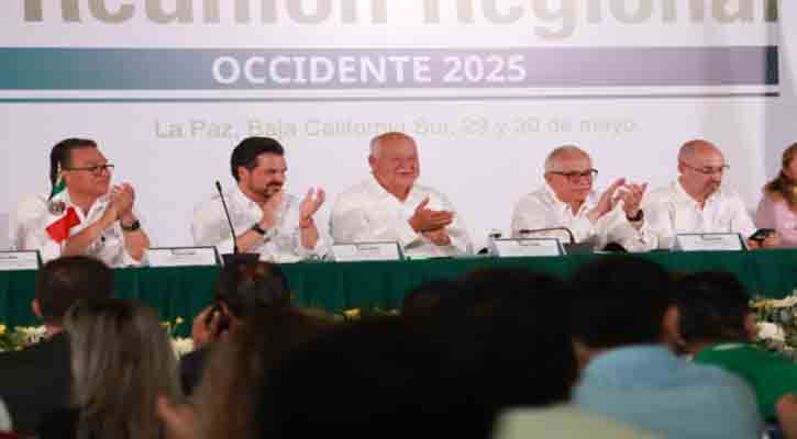 Clausuró el gobernador Víctor Castro Reunión Regional del IMSS 2025 en La Paz