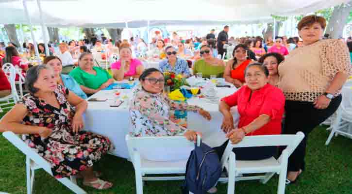 Reconoce Ayuntamiento de Los Cabos a madres trabajadoras de la Administración municipal