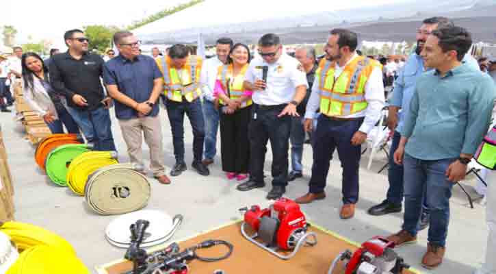 Entregó alcalde Christian Agúndez nuevo equipo contra incendios a Bomberos de SJC