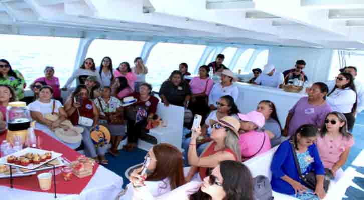 Reconocen a madres artesanas y emprendedoras con paseo al Arco de CSL