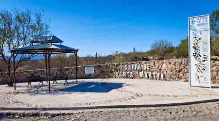 Instalan señalética para impulsar el turismo rupestre en la Sierra de Santa Martha Instalan señalética para impulsar el turismo rupestre en la Sierra de Santa Martha