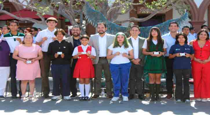 Reconoce alcalde Christian Agúndez esfuerzo y dedicación de los maestros