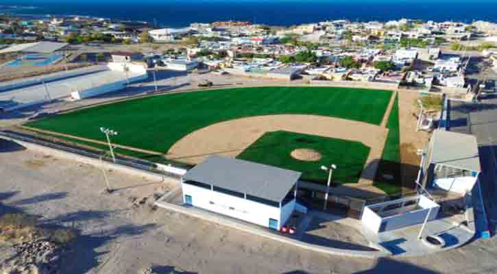 Entregan en Mulegé el primer campo infantil de beisbol y softbol con pasto sintético