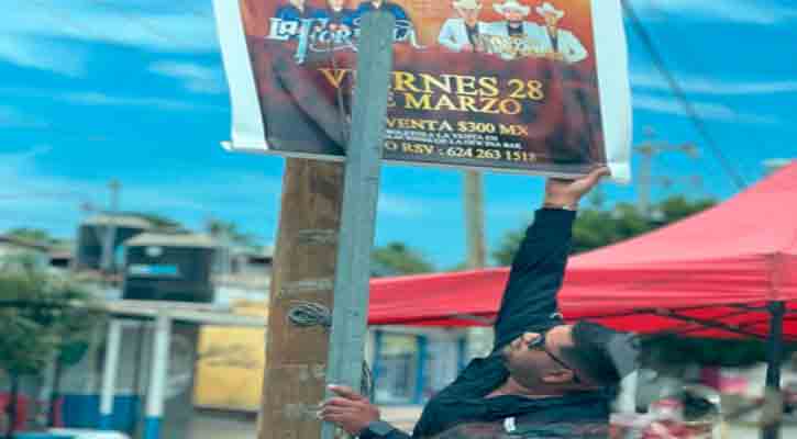 Retiran publicidad irregular en avenida Leona Vicario, en Cabo San Lucas