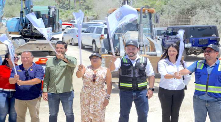 Realiza alcalde Christian Agúndez el banderazo de inicio para los trabajos de pavimentación del Camino Viejo a San José