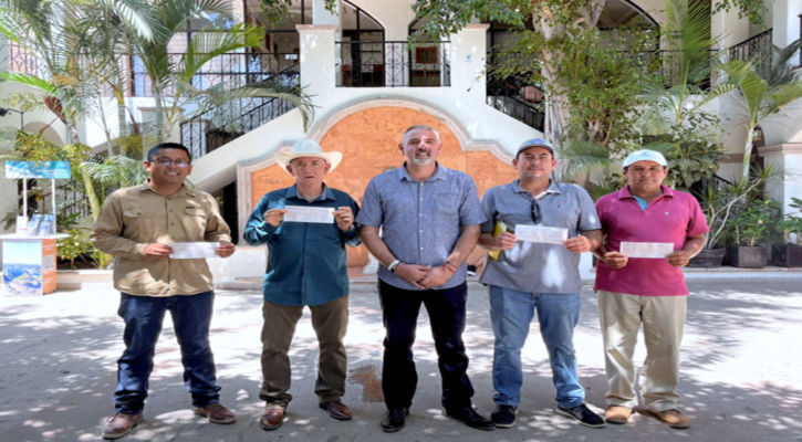 Entregó Ayuntamiento de Los Cabos apoyos económicos a productores locales
