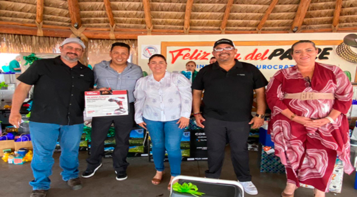 Festejan Ayuntamiento y el Sindicato Los Cabos a trabajadores por Día del Padre