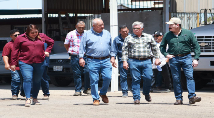 Se reúne el gobernador Víctor Castro con trabajadores de Maquinaria Pesada de la Junta Estatal de Caminos