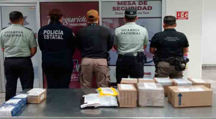 Aseguran 18 paquetes con narcóticos en el Aeropuerto de La Paz