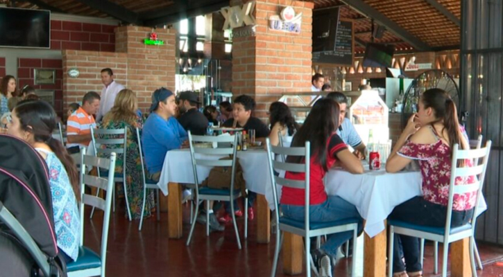 Se preparan restauranteros de La Paz para la afluencia de visitantes en verano
