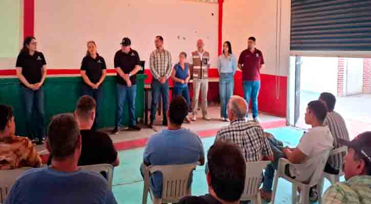 Informa Sepada a productores de La Paz sobre la enfermedad del Newcastle