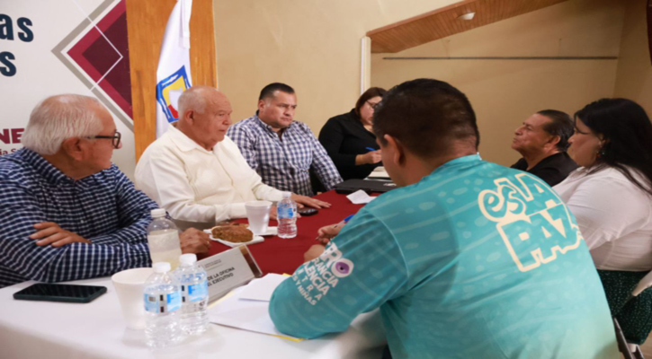 Gobernador Víctor Castro encabeza jornada de audiencias públicas en La Paz