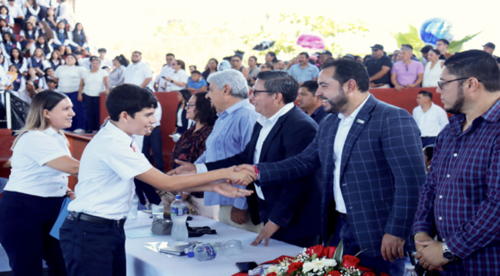 Clausura alcalde Christian Agúndez ciclo escolar en la Secundaria Técnica No.16 en CSL