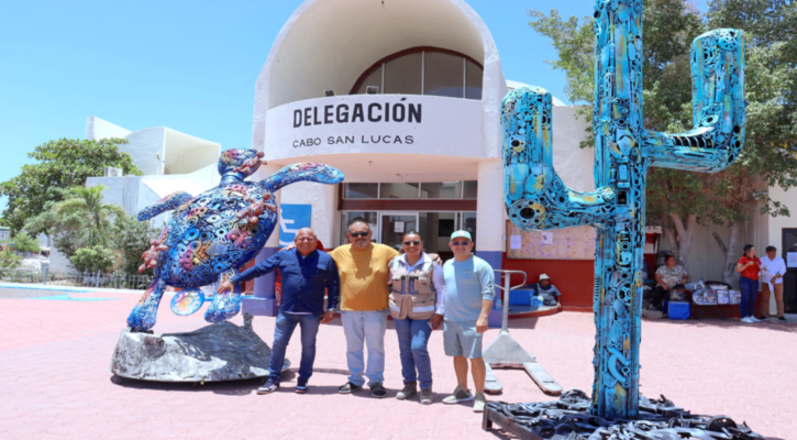 Esculturas recicladas embellecen la entrada del edificio delegacional en CSL